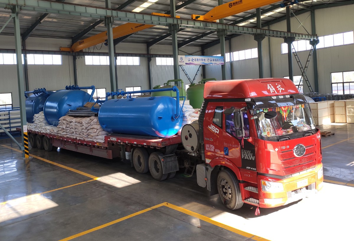 【葡萄视频成版人黄APP】江蘇(sū)某紡織行業軟化水設備發貨現場